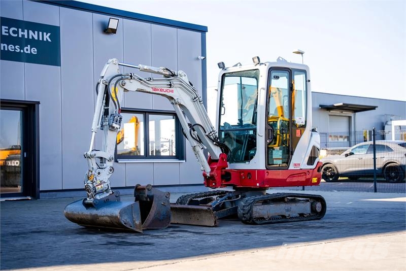 Takeuchi TB225 Mini bagri <7t