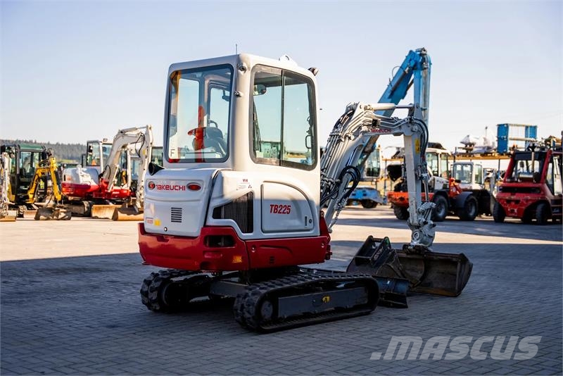 Takeuchi TB225 Mini bagri <7t
