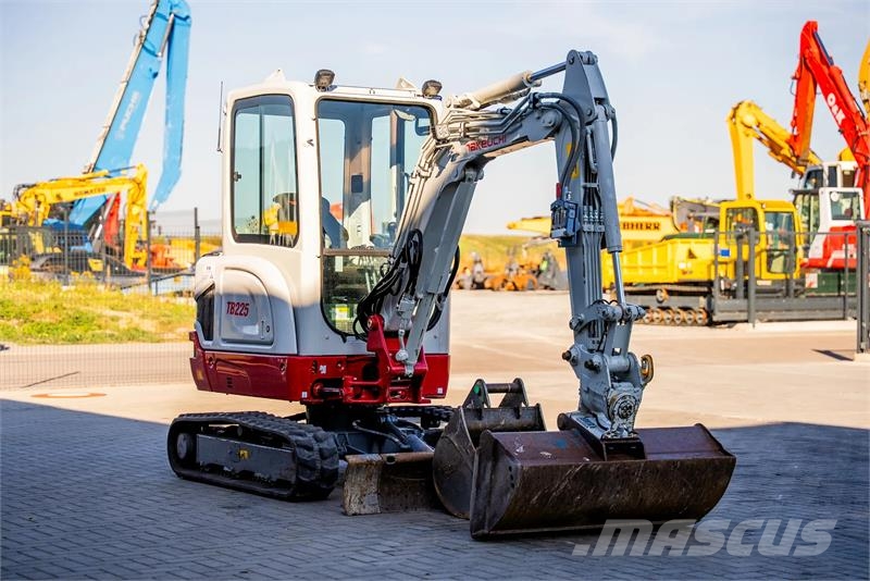 Takeuchi TB225 Mini bagri <7t