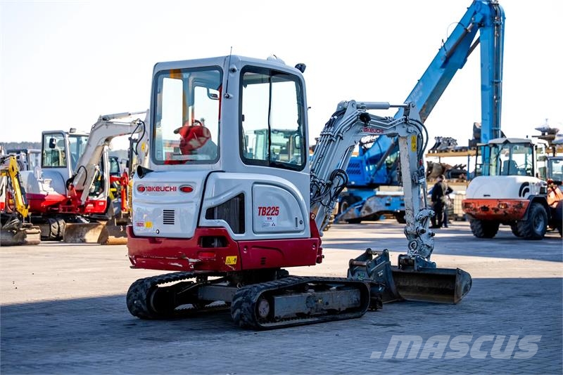 Takeuchi TB225 Mini bagri <7t
