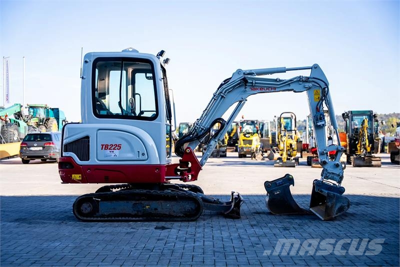 Takeuchi TB225 Mini bagri <7t