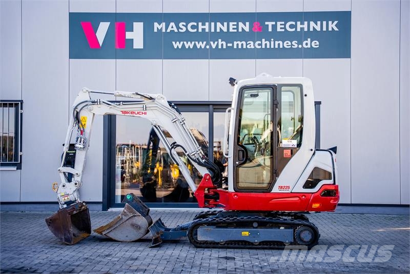 Takeuchi TB225 Mini bagri <7t