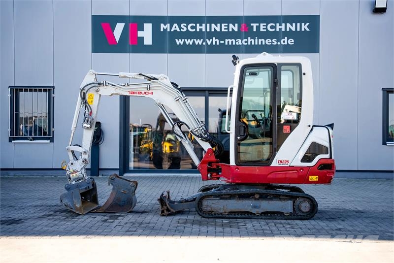 Takeuchi TB225 Mini bagri <7t