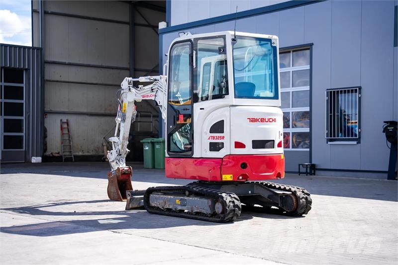 Takeuchi TB325R Minibagger < 7t