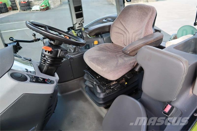 CLAAS Arion 620C Tractors