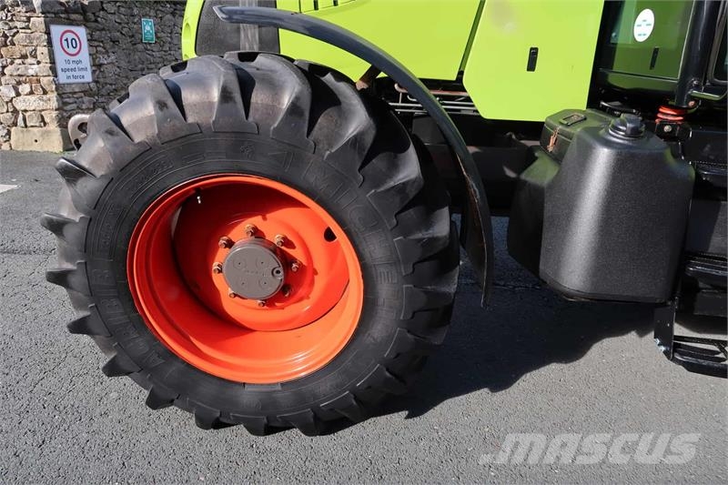 CLAAS Arion 620C Tractors