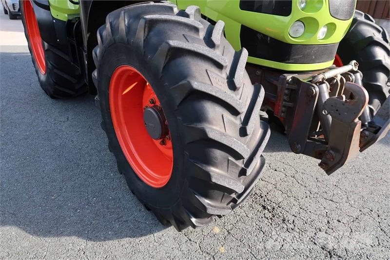 CLAAS Arion 620C Tractors