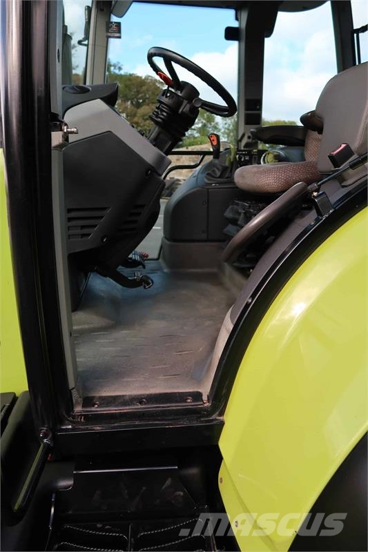 CLAAS Arion 620C Tractors