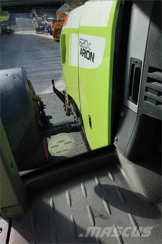 CLAAS Arion 620C Tractors