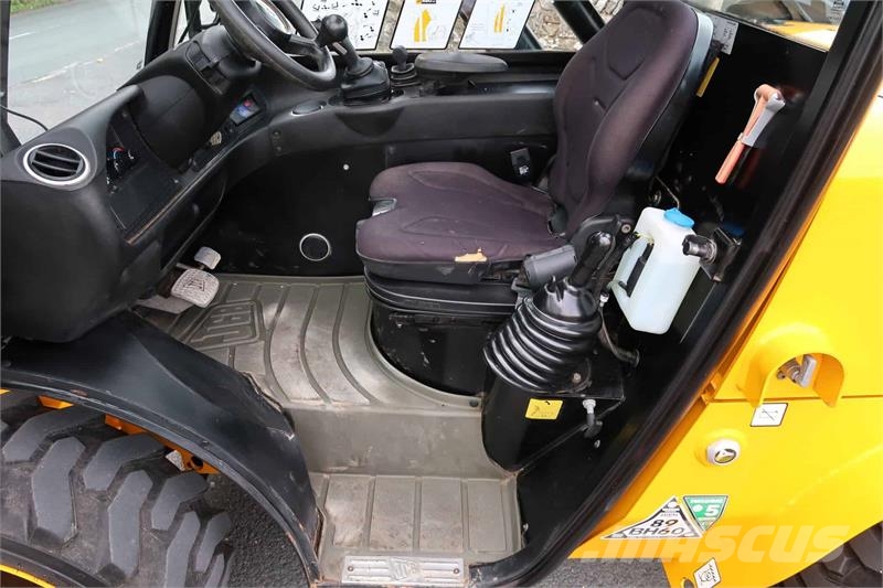 JCB 520-40 معدات مناولة لأغراض الزراعة