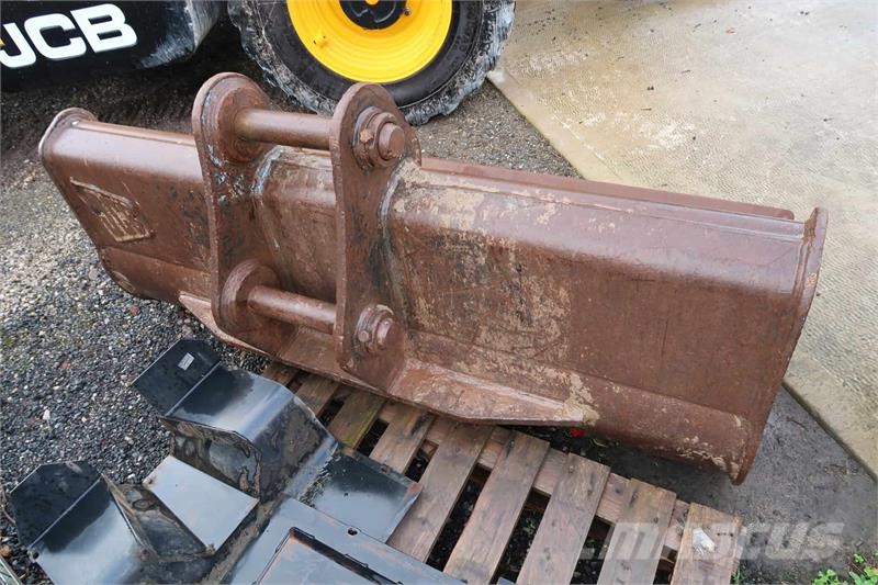 JCB JS 130LC Crawler excavators