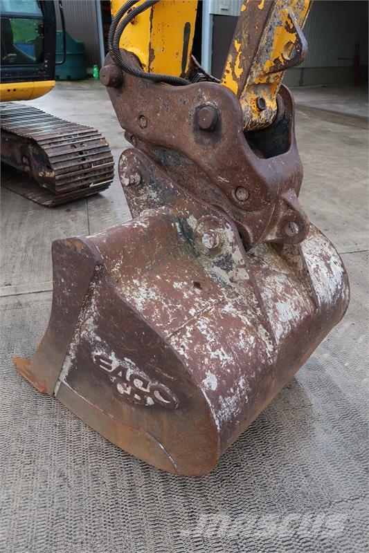 JCB JS 130LC Crawler excavators