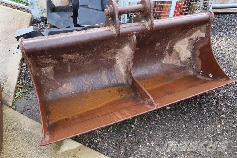 JCB JS 130LC Crawler excavators