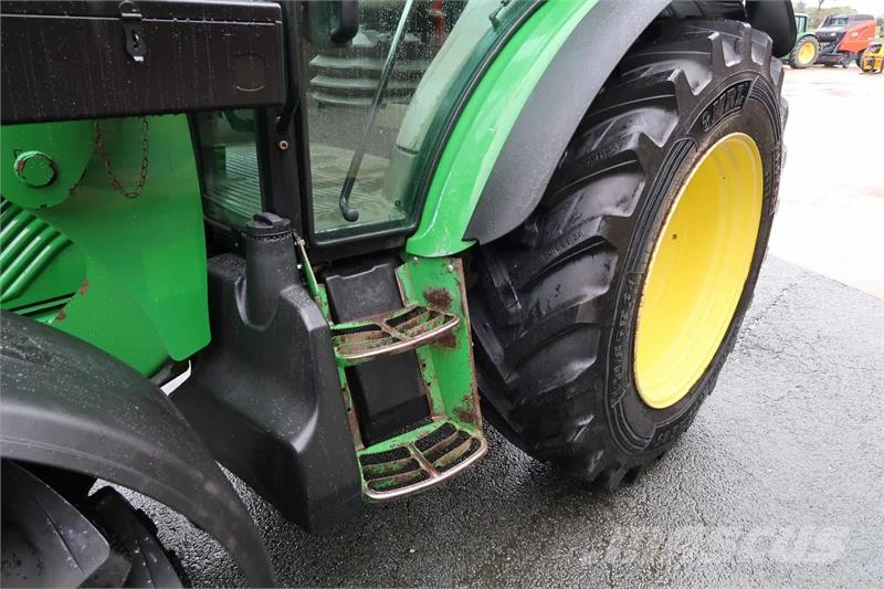 John Deere 5100R Traktori