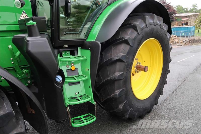 John Deere 6215R Tractores