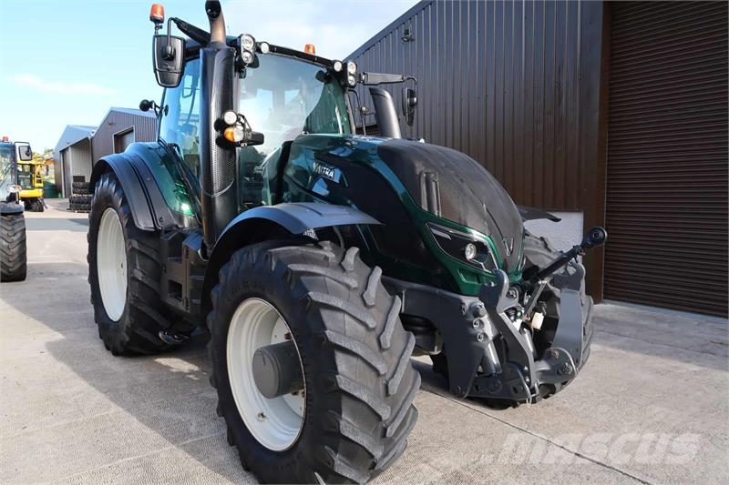 Valtra T214D Tractors