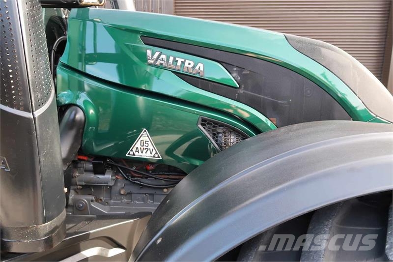 Valtra T214D Tractors