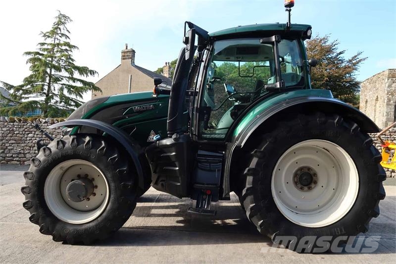 Valtra T214D Tractors