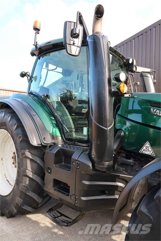 Valtra T214D Tractors