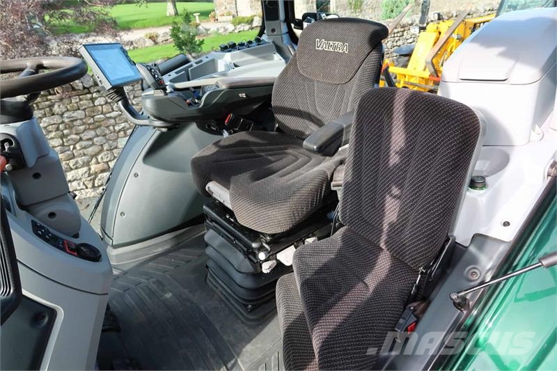 Valtra T214D Tractors