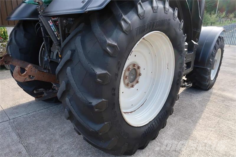 Valtra T214D Tractors