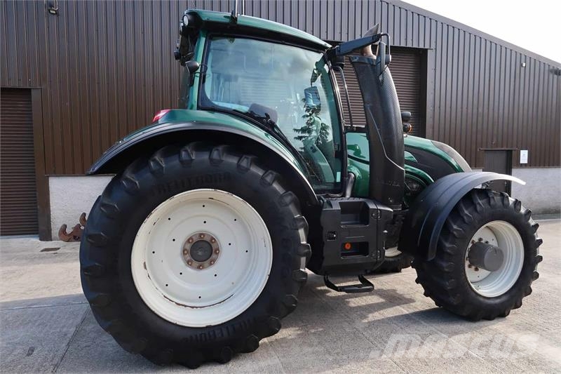 Valtra T214D Tractors