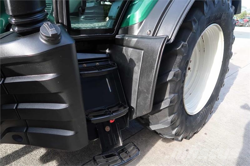 Valtra T214D Tractors