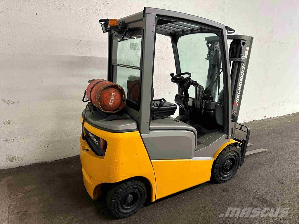 Jungheinrich TFG 316 - TRIPLEX 4,4 m Газові навантажувачі