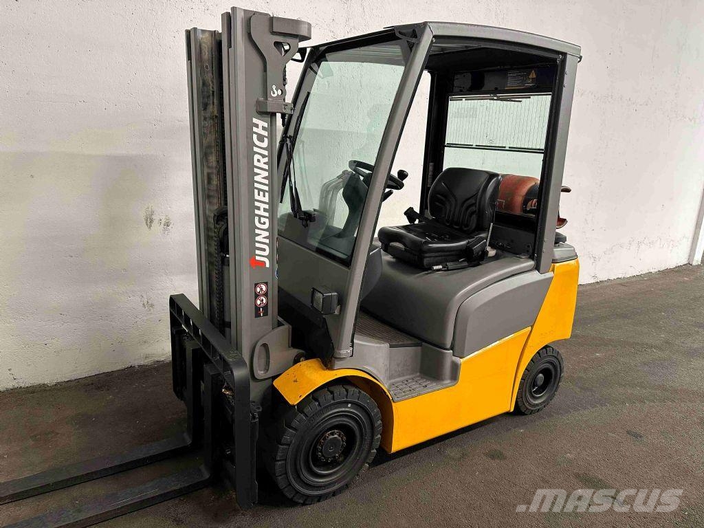 Jungheinrich TFG 316 - TRIPLEX 4,4 m Газові навантажувачі