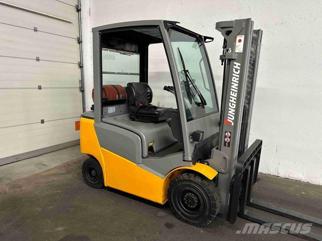 Jungheinrich TFG 316 - TRIPLEX 4,4 m LPG forklifts