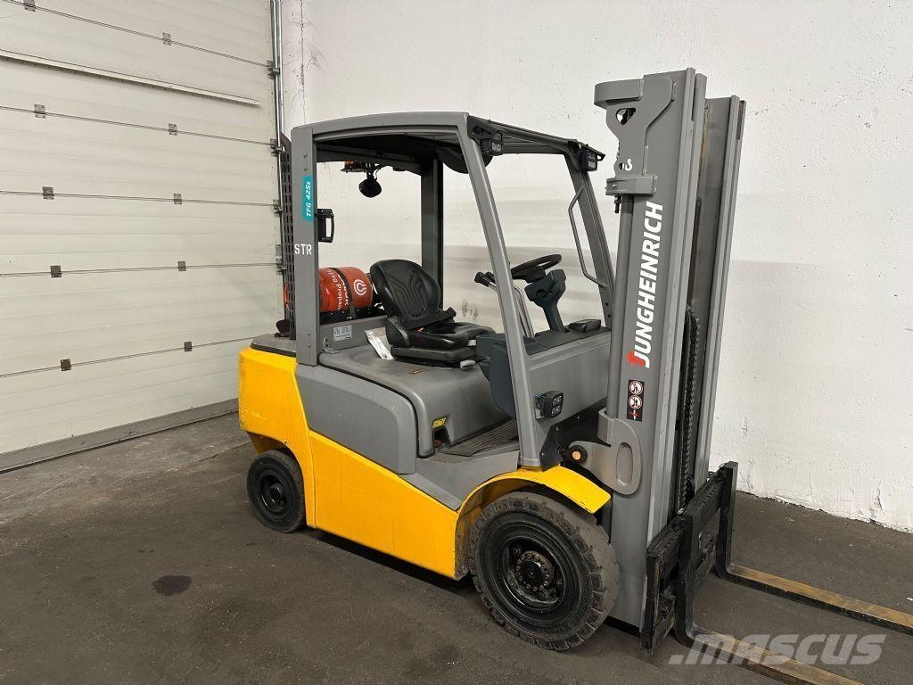 Jungheinrich TFG 425 - TRIPLEX 4,7 m LPG forklifts