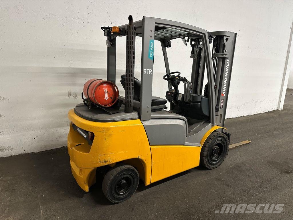 Jungheinrich TFG 425 - TRIPLEX 4,7 m LPG forklifts