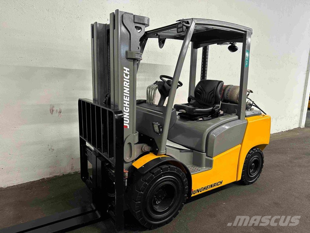 Jungheinrich TFG 430 - TRIPLEX 4,4 m Gaasitõstukid