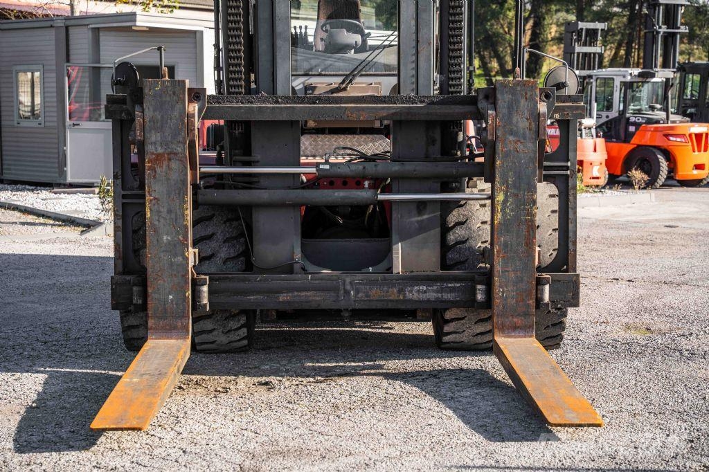 Kalmar DCF 330-12 LB شاحنات الديزل
