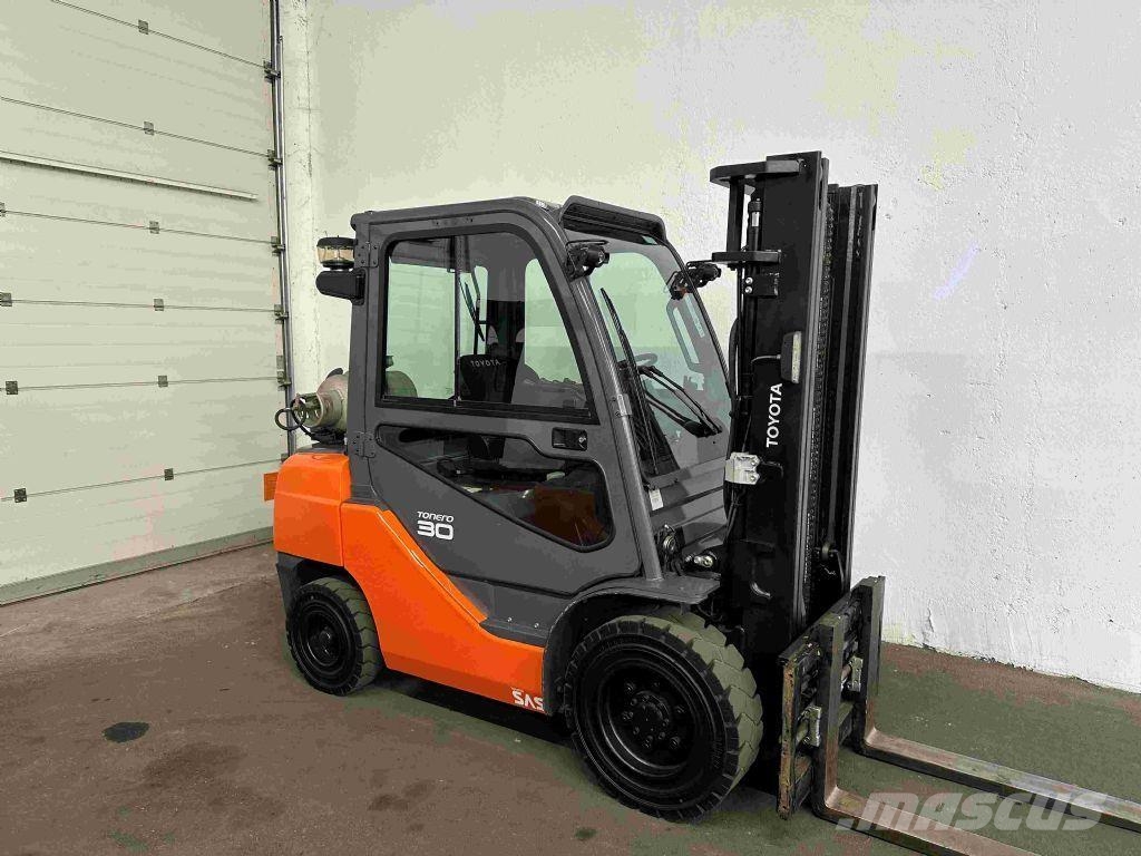 Toyota 02-8FGF30 LPG forklifts