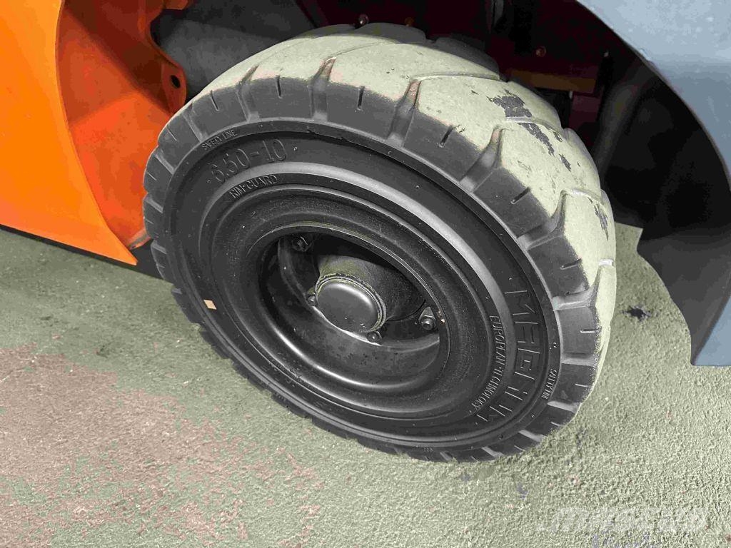 Toyota 02-8FGF30 LPG forklifts