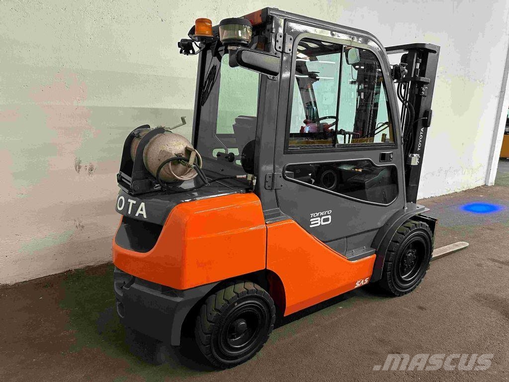Toyota 02-8FGF30 LPG forklifts