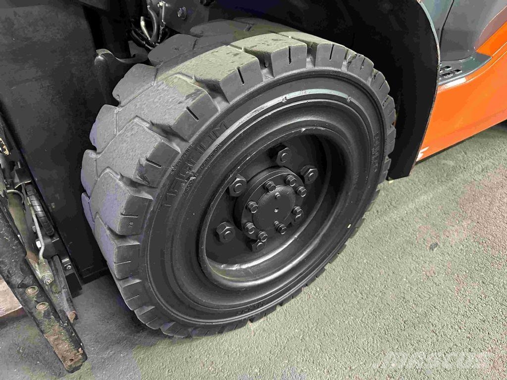 Toyota 02-8FGF30 LPG forklifts