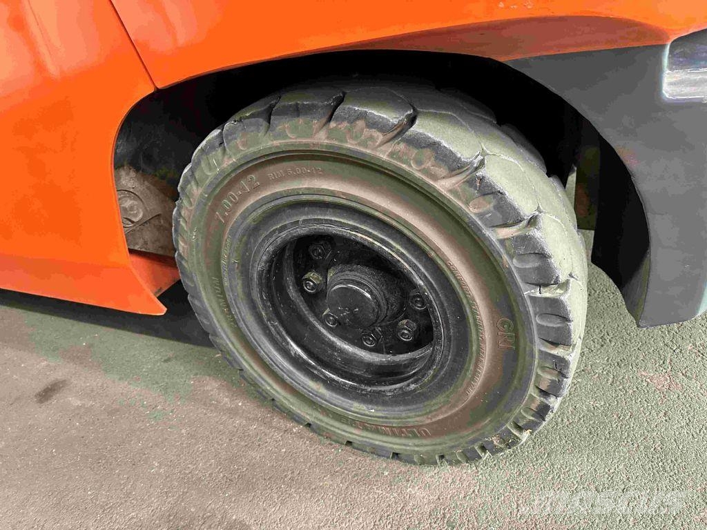 Toyota 40-8FD50N - TRIPLEX 5,5 m Dizel forkliftler