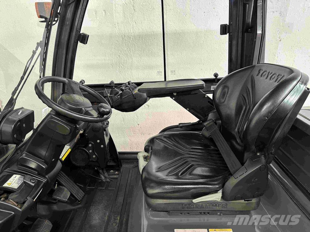 Toyota 40-8FD50N - TRIPLEX 5,5 m Dizel forkliftler