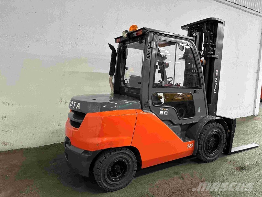 Toyota 40-8FD50N - TRIPLEX 5,5 m شاحنات الديزل