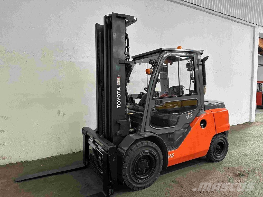 Toyota 40-8FD50N - TRIPLEX 5,5 m شاحنات الديزل