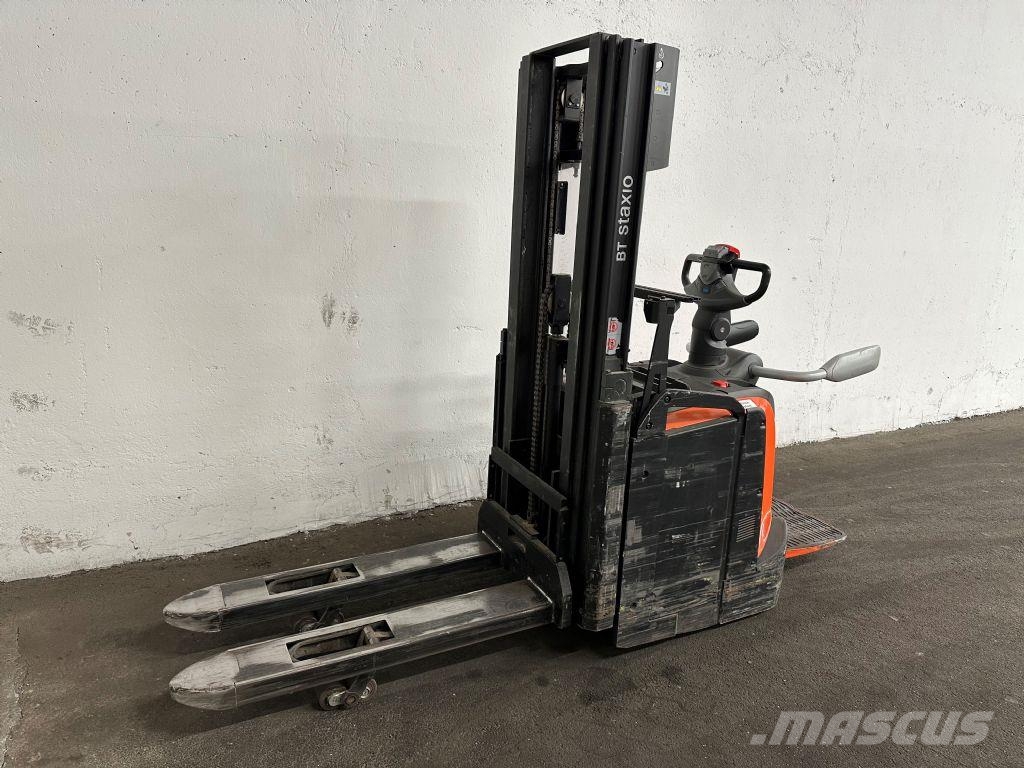Toyota SPE 120 L - TRIPLEX 3,7 m Empilhador para operador externo
