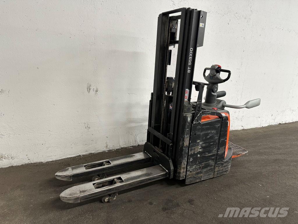 Toyota SPE 120 L - TRIPLEX 3,7 m Empilhador para operador externo