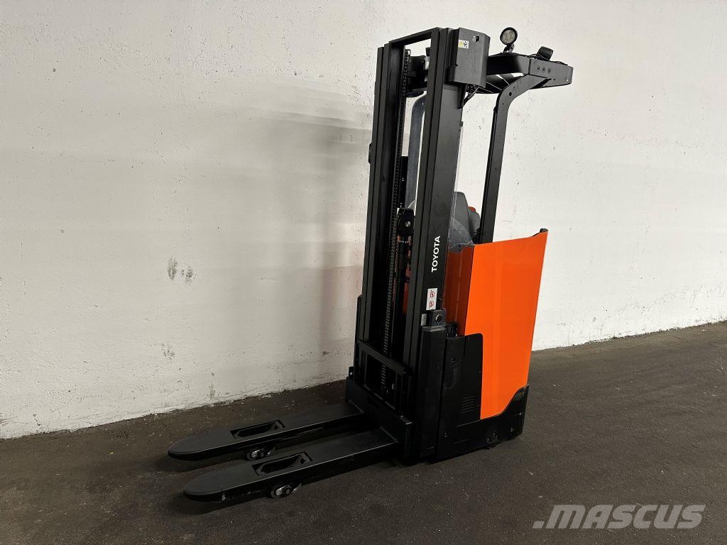 Toyota SSI160LN - TRIPLEX 5,4 m Platvormiga virnastajad