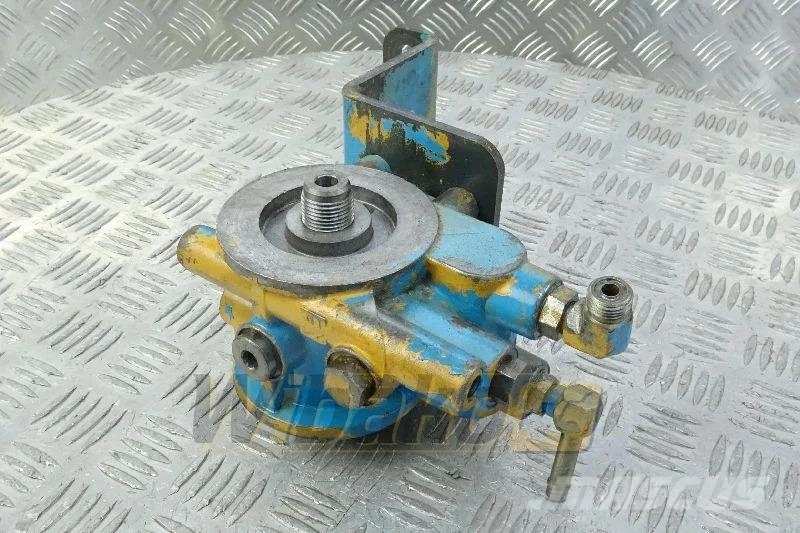 CAT 129-1102 Fuel filter bracket / Podstawa filtra pal Motoren