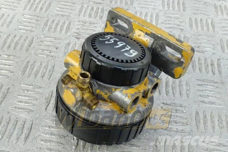 CAT 138-3096 Fuel filter bracket / Podstawa filtra pal Motorji