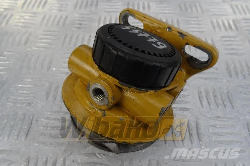 CAT 138-3096 Fuel filter bracket / Podstawa filtra pal Двигуни