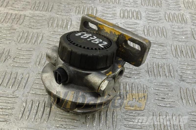 CAT 138-3096 Fuel filter bracket / Podstawa filtra pal Motoren