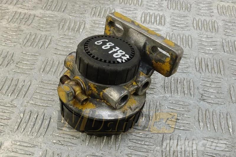 CAT 138-3096 Fuel filter bracket / Podstawa filtra pal Motorji